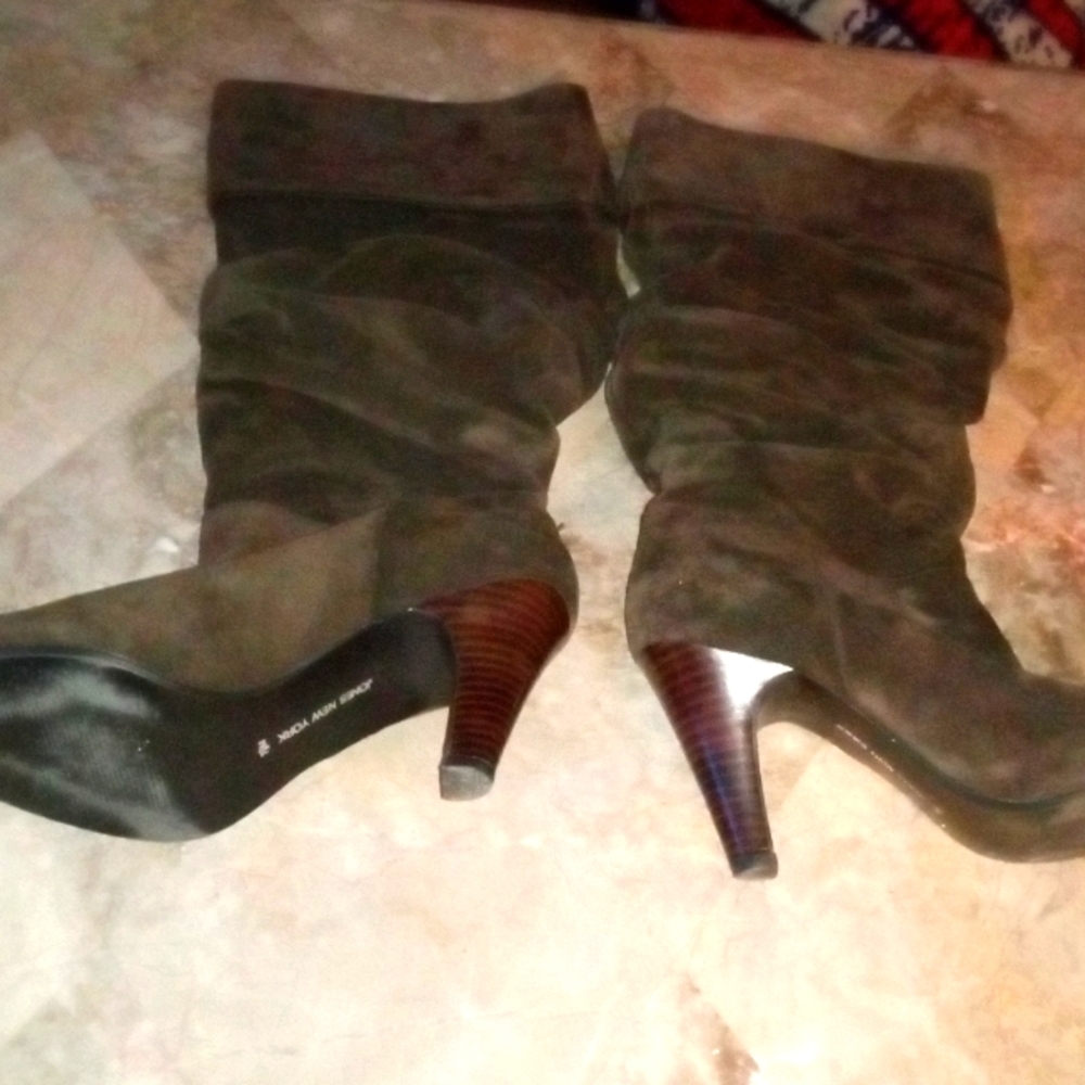 Jones New York Size 7.5 Brown Suede Slouch Below Knee Fall Heeled Boots